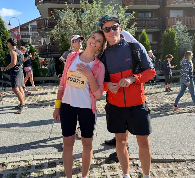 Photo de deux collaborateurs cote à cote